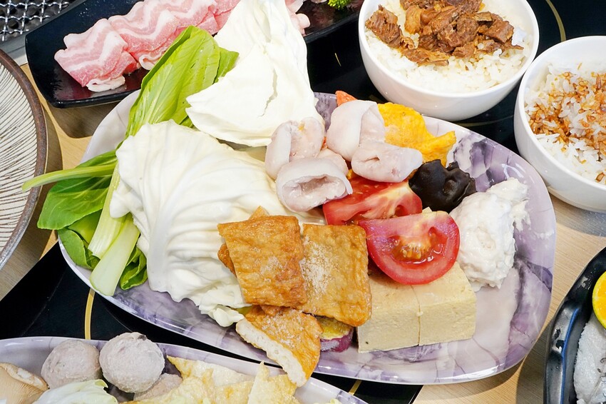 築間全台最大旗艦店在台中插旗啦！「火鍋+烤物」兩吃超滿足，還有蔬菜、飲料與冰淇淋吃到飽！