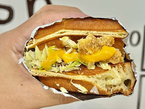 ＋（台北鬆餅）微笑的魚台北榮星花園店～招牌自選雙拼鬆餅、香噴