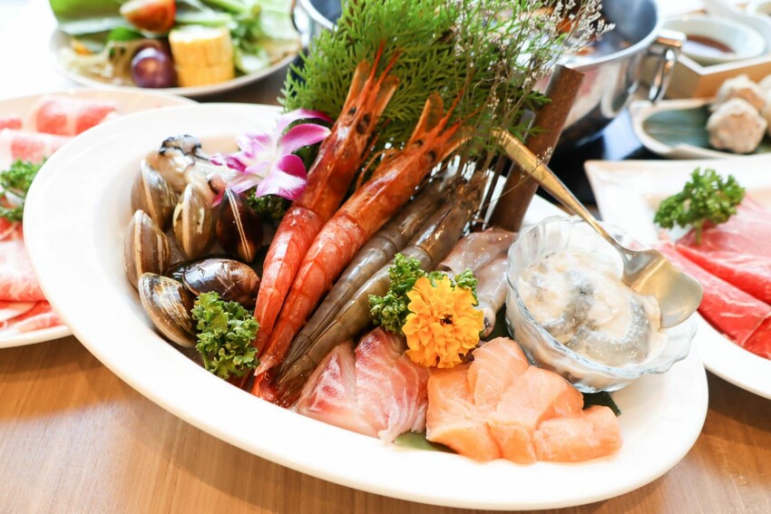 中山區知名火鍋店進軍百貨商圈，單點鍋物328元起就享有時蔬、自助吧吃到飽