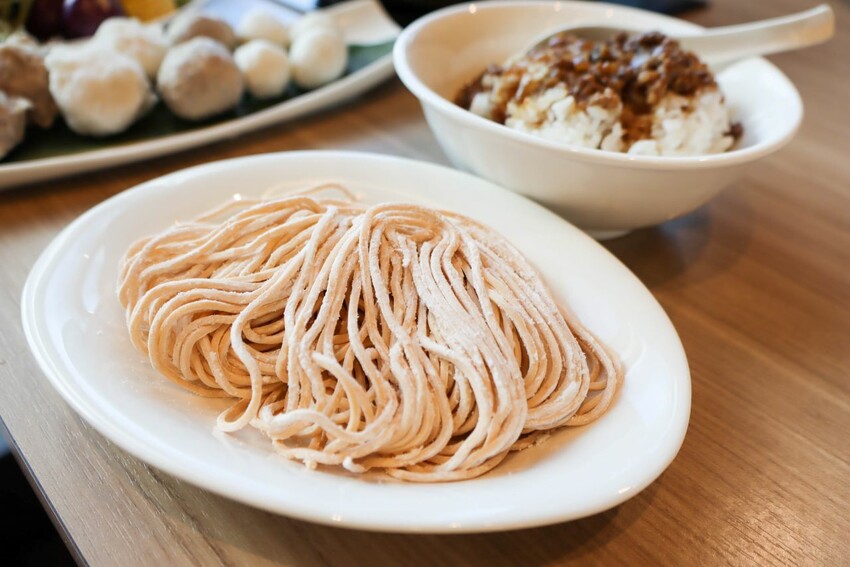 中山區知名火鍋店進軍百貨商圈，單點鍋物328元起就享有時蔬、自助吧吃到飽