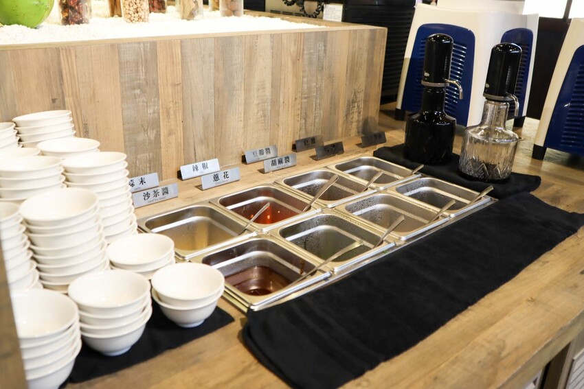 中山區知名火鍋店進軍百貨商圈，單點鍋物328元起就享有時蔬、自助吧吃到飽