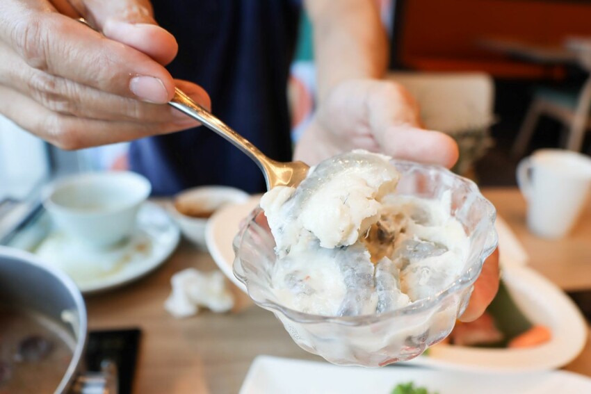 中山區知名火鍋店進軍百貨商圈，單點鍋物328元起就享有時蔬、自助吧吃到飽