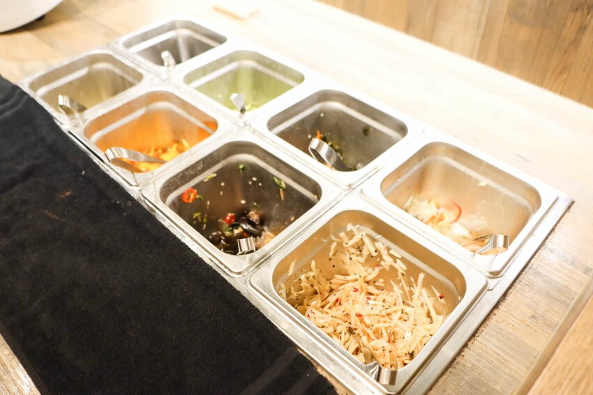 中山區知名火鍋店進軍百貨商圈，單點鍋物328元起就享有時蔬、自助吧吃到飽