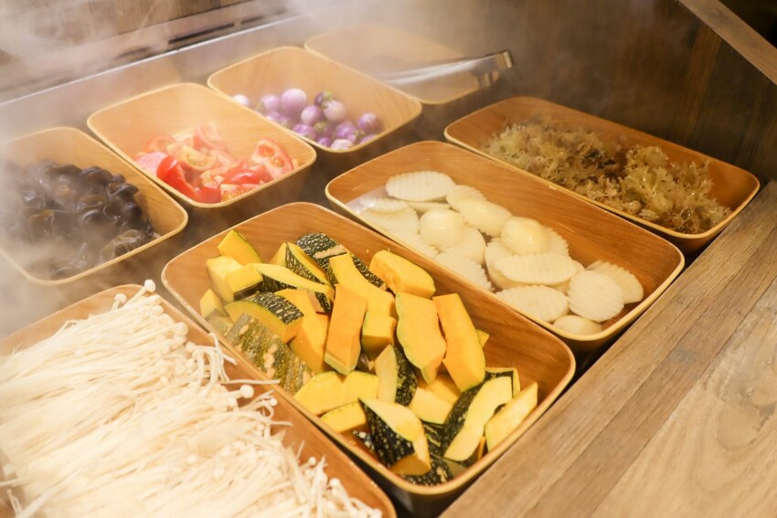 中山區知名火鍋店進軍百貨商圈，單點鍋物328元起就享有時蔬、自助吧吃到飽