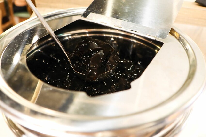 中山區知名火鍋店進軍百貨商圈，單點鍋物328元起就享有時蔬、自助吧吃到飽