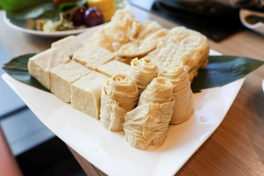 中山區知名火鍋店進軍百貨商圈，單點鍋物328元起就享有時蔬、自助吧吃到飽