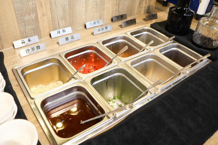 中山區知名火鍋店進軍百貨商圈，單點鍋物328元起就享有時蔬、自助吧吃到飽