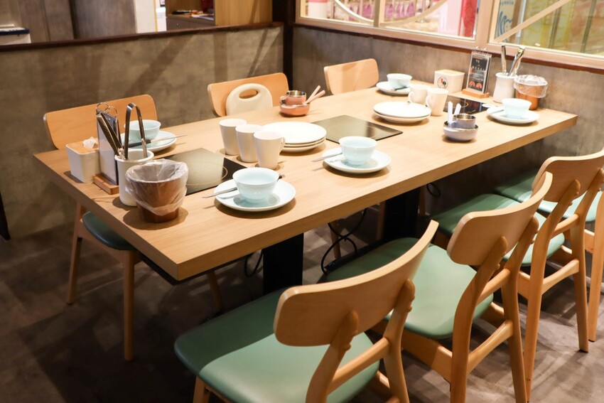 中山區知名火鍋店進軍百貨商圈，單點鍋物328元起就享有時蔬、自助吧吃到飽