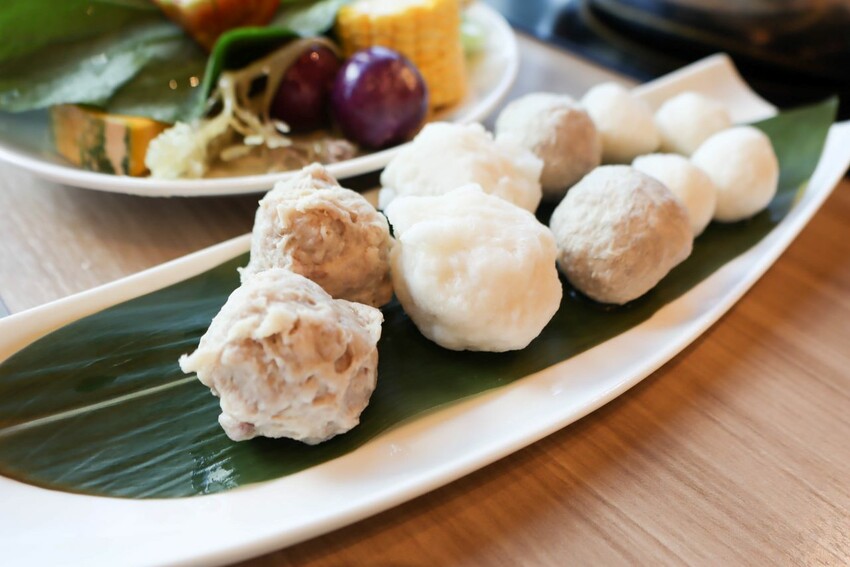 中山區知名火鍋店進軍百貨商圈，單點鍋物328元起就享有時蔬、自助吧吃到飽