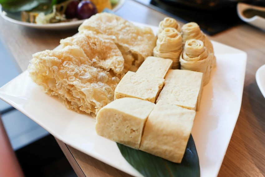 中山區知名火鍋店進軍百貨商圈，單點鍋物328元起就享有時蔬、自助吧吃到飽