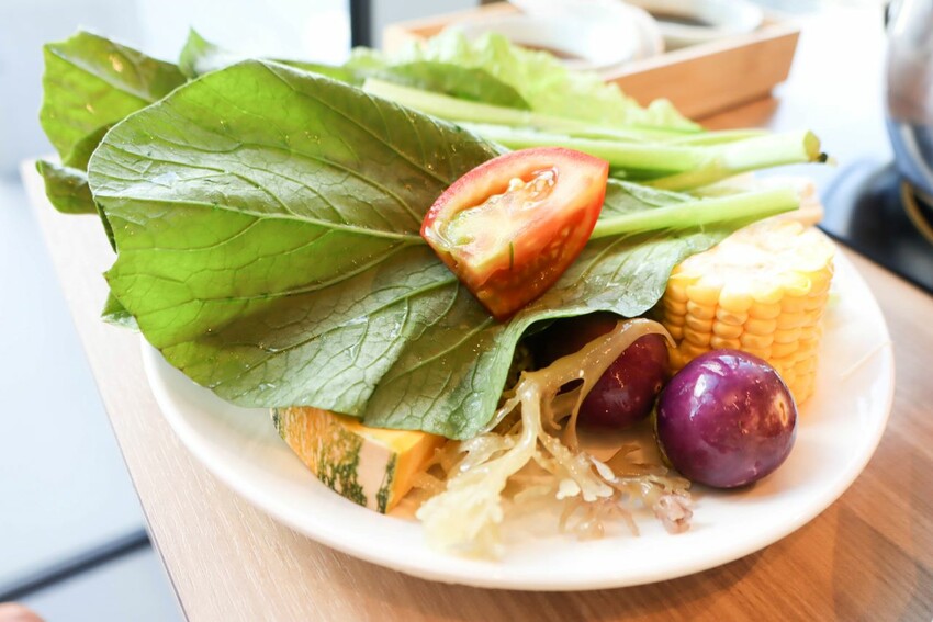 中山區知名火鍋店進軍百貨商圈，單點鍋物328元起就享有時蔬、自助吧吃到飽