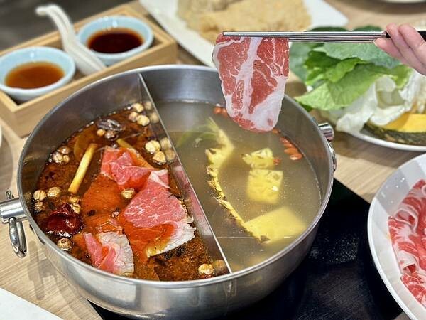 [信義區火鍋] 汆食 作伙鍋 統一時代百貨店  / 台北麻辣