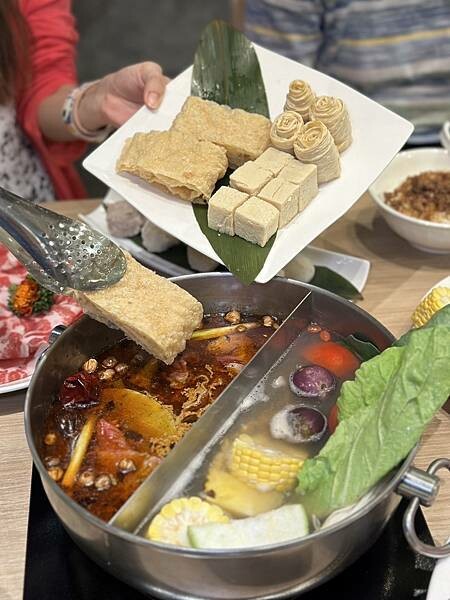 [信義區火鍋] 汆食 作伙鍋 統一時代百貨店  / 台北麻辣