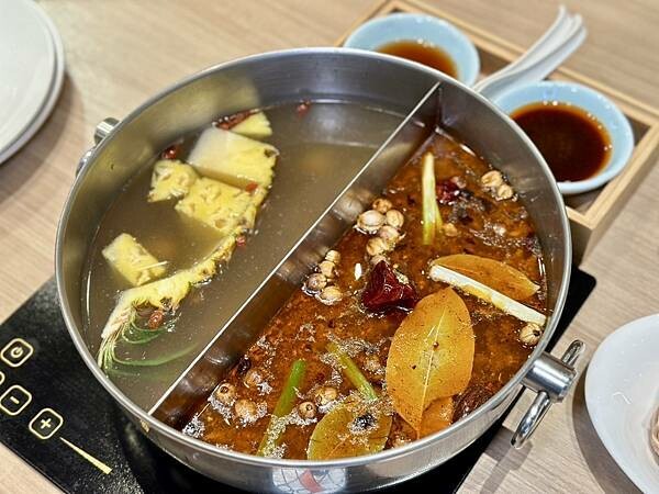 [信義區火鍋] 汆食 作伙鍋 統一時代百貨店  / 台北麻辣