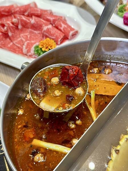 [信義區火鍋] 汆食 作伙鍋 統一時代百貨店  / 台北麻辣