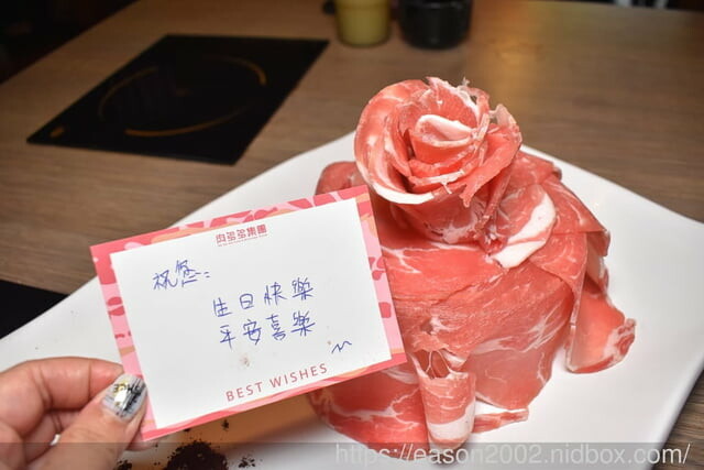 肉多多大變身 網路溫度計好感度，星等及聲量排行蟬聯兩年第一名 | 爆紅的石頭湯竟然在肉多多讓我吃到，難怪已經開了50家直營店 榜上有名的夜宵火鍋