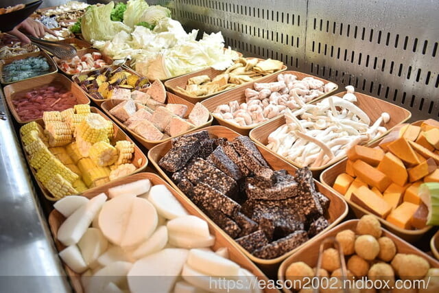 肉多多大變身 網路溫度計好感度，星等及聲量排行蟬聯兩年第一名 | 爆紅的石頭湯竟然在肉多多讓我吃到，難怪已經開了50家直營店 榜上有名的夜宵火鍋