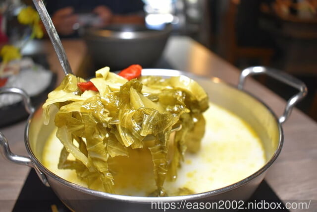 肉多多大變身 網路溫度計好感度，星等及聲量排行蟬聯兩年第一名 | 爆紅的石頭湯竟然在肉多多讓我吃到，難怪已經開了50家直營店 榜上有名的夜宵火鍋