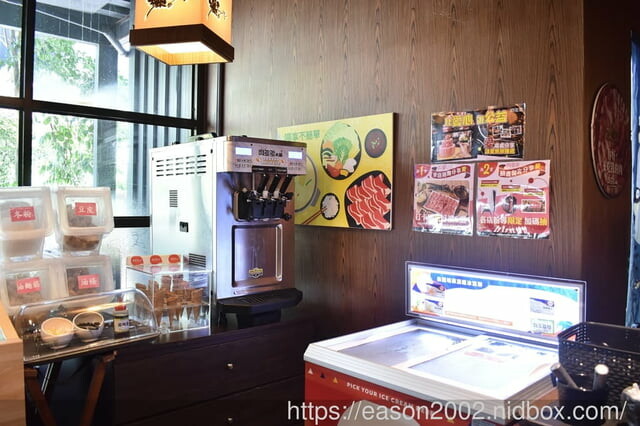 肉多多大變身 網路溫度計好感度，星等及聲量排行蟬聯兩年第一名 | 爆紅的石頭湯竟然在肉多多讓我吃到，難怪已經開了50家直營店 榜上有名的夜宵火鍋