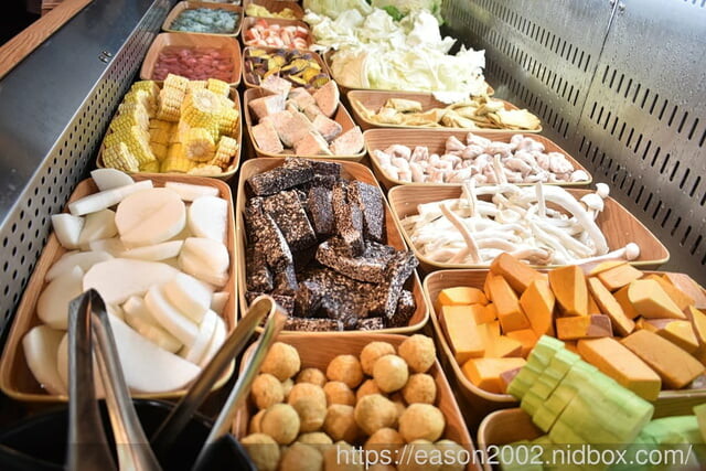 肉多多大變身 網路溫度計好感度，星等及聲量排行蟬聯兩年第一名 | 爆紅的石頭湯竟然在肉多多讓我吃到，難怪已經開了50家直營店 榜上有名的夜宵火鍋