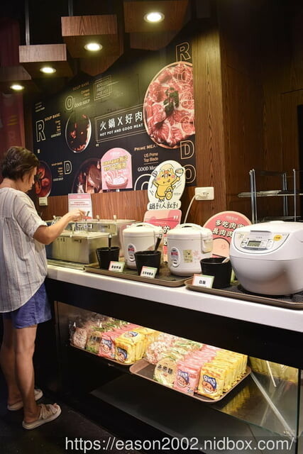 肉多多大變身 網路溫度計好感度，星等及聲量排行蟬聯兩年第一名 | 爆紅的石頭湯竟然在肉多多讓我吃到，難怪已經開了50家直營店 榜上有名的夜宵火鍋