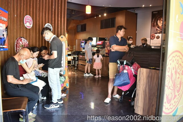 肉多多大變身 網路溫度計好感度，星等及聲量排行蟬聯兩年第一名 | 爆紅的石頭湯竟然在肉多多讓我吃到，難怪已經開了50家直營店 榜上有名的夜宵火鍋