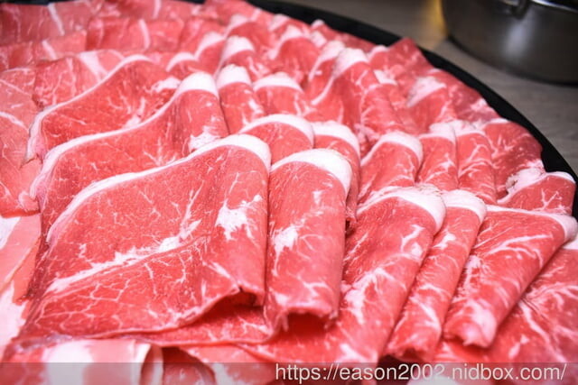 肉多多大變身 網路溫度計好感度，星等及聲量排行蟬聯兩年第一名 | 爆紅的石頭湯竟然在肉多多讓我吃到，難怪已經開了50家直營店 榜上有名的夜宵火鍋