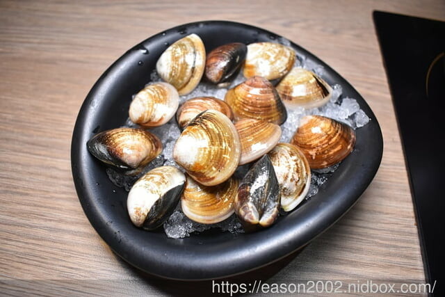 肉多多大變身 網路溫度計好感度，星等及聲量排行蟬聯兩年第一名 | 爆紅的石頭湯竟然在肉多多讓我吃到，難怪已經開了50家直營店 榜上有名的夜宵火鍋