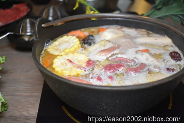 肉多多大變身 網路溫度計好感度，星等及聲量排行蟬聯兩年第一名 | 爆紅的石頭湯竟然在肉多多讓我吃到，難怪已經開了50家直營店 榜上有名的夜宵火鍋