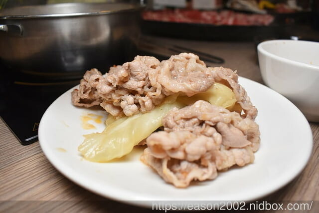 肉多多大變身 網路溫度計好感度，星等及聲量排行蟬聯兩年第一名 | 爆紅的石頭湯竟然在肉多多讓我吃到，難怪已經開了50家直營店 榜上有名的夜宵火鍋