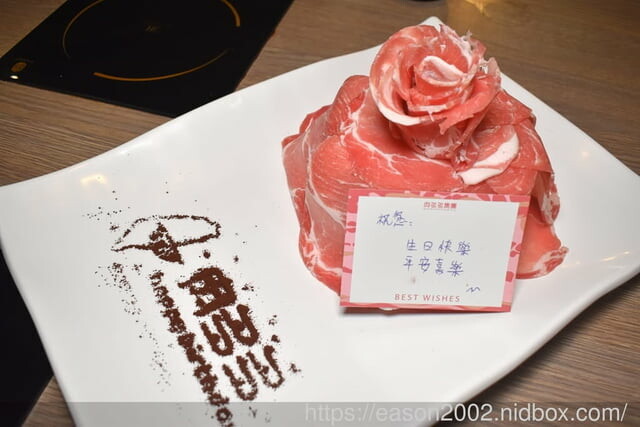 肉多多大變身 網路溫度計好感度，星等及聲量排行蟬聯兩年第一名 | 爆紅的石頭湯竟然在肉多多讓我吃到，難怪已經開了50家直營店 榜上有名的夜宵火鍋