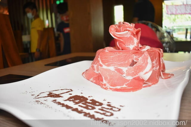 肉多多大變身 網路溫度計好感度，星等及聲量排行蟬聯兩年第一名 | 爆紅的石頭湯竟然在肉多多讓我吃到，難怪已經開了50家直營店 榜上有名的夜宵火鍋