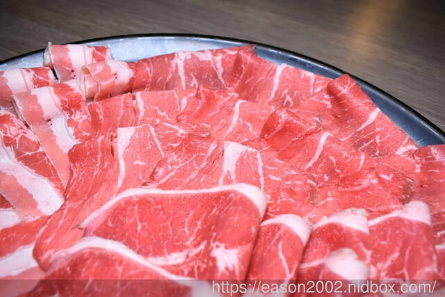 肉多多大變身 網路溫度計好感度，星等及聲量排行蟬聯兩年第一名 | 爆紅的石頭湯竟然在肉多多讓我吃到，難怪已經開了50家直營店 榜上有名的夜宵火鍋