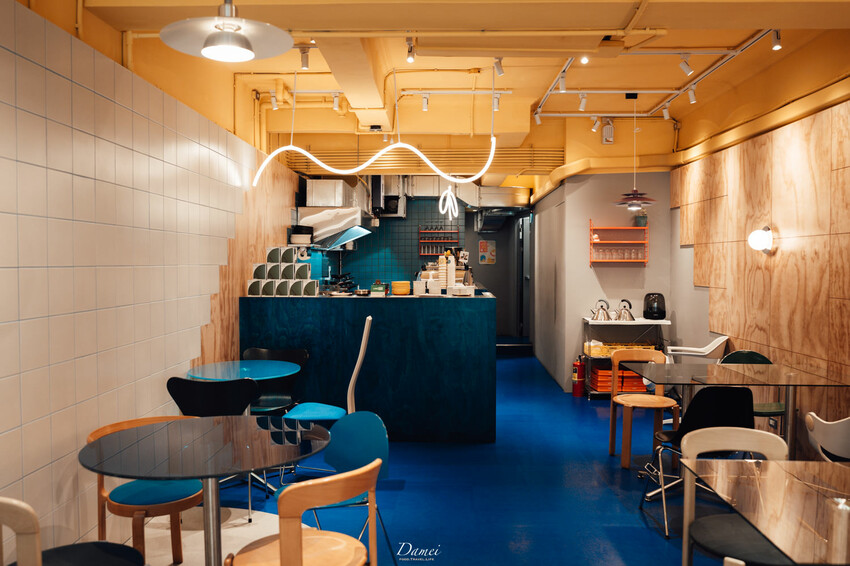 台北信義｜GinGin Coffee Company 信義店-強烈色彩的全日咖啡餐酒空間，文昌街裡的咖啡館 - 大妹 Damei｜台北咖啡廳、韓國旅遊、台北美食、台灣旅宿