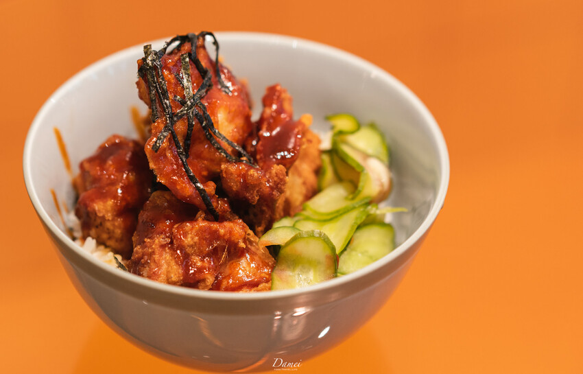 台北信義｜GinGin Coffee Company 信義店-強烈色彩的全日咖啡餐酒空間，文昌街裡的咖啡館 - 大妹 Damei｜台北咖啡廳、韓國旅遊、台北美食、台灣旅宿