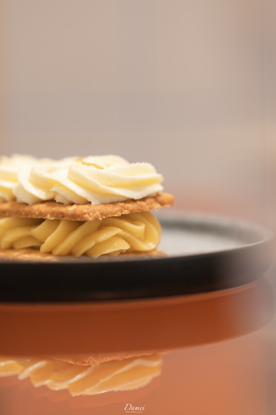 台北信義｜GinGin Coffee Company 信義店-強烈色彩的全日咖啡餐酒空間，文昌街裡的咖啡館 - 大妹 Damei｜台北咖啡廳、韓國旅遊、台北美食、台灣旅宿