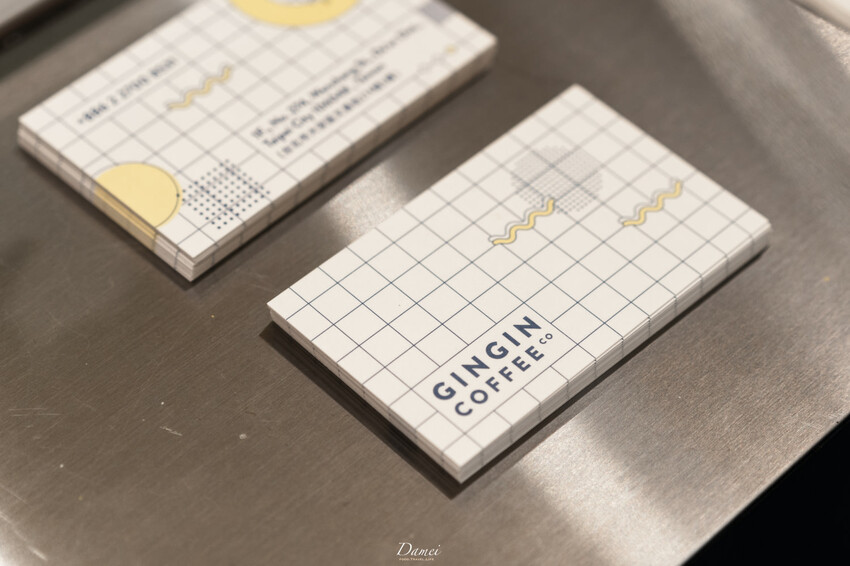 台北信義｜GinGin Coffee Company 信義店-強烈色彩的全日咖啡餐酒空間，文昌街裡的咖啡館 - 大妹 Damei｜台北咖啡廳、韓國旅遊、台北美食、台灣旅宿