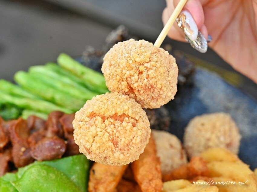 潮麻吉｜台中最潮雞排店就是這一間！六種口味香雞排，香酥、脆皮兩種口感，還有各式炸物也很厲害！