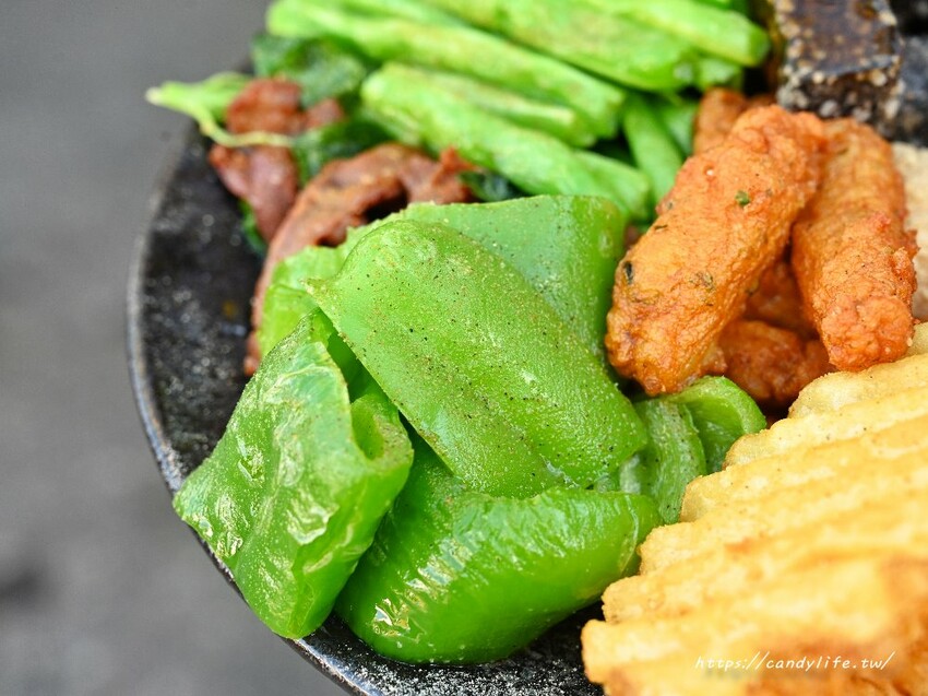 潮麻吉｜台中最潮雞排店就是這一間！六種口味香雞排，香酥、脆皮兩種口感，還有各式炸物也很厲害！