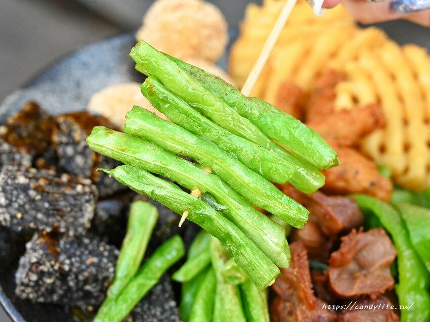 潮麻吉｜台中最潮雞排店就是這一間！六種口味香雞排，香酥、脆皮兩種口感，還有各式炸物也很厲害！