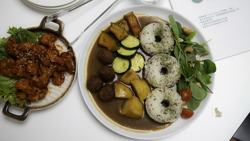 台中北區｜ OOO 蔬食餐酒館 靈魂咖哩觸動人心