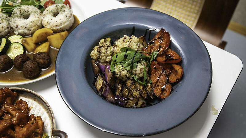 台中北區｜ OOO 蔬食餐酒館 靈魂咖哩觸動人心