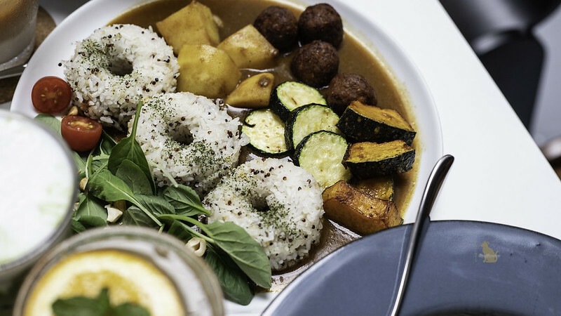 台中北區｜ OOO 蔬食餐酒館 靈魂咖哩觸動人心