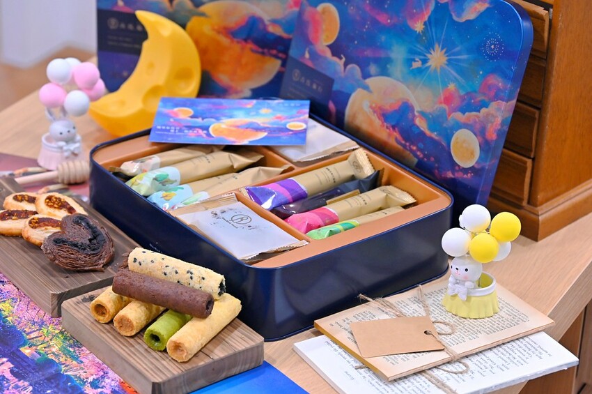 台中伴手禮推薦 超美漫步星瀚中秋鐵盒 高質感灌餡蛋捲8種口味好驚豔/青鳥旅行蛋捲