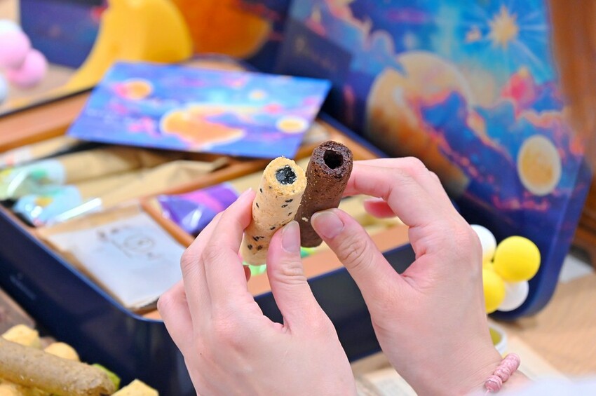 台中伴手禮推薦 超美漫步星瀚中秋鐵盒 高質感灌餡蛋捲8種口味好驚豔/青鳥旅行蛋捲