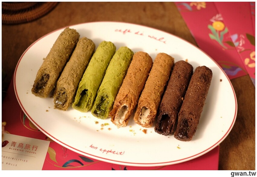 蛋捲內餡超飽滿，禮盒也很有質感，年節最常收到的伴手禮就是它！