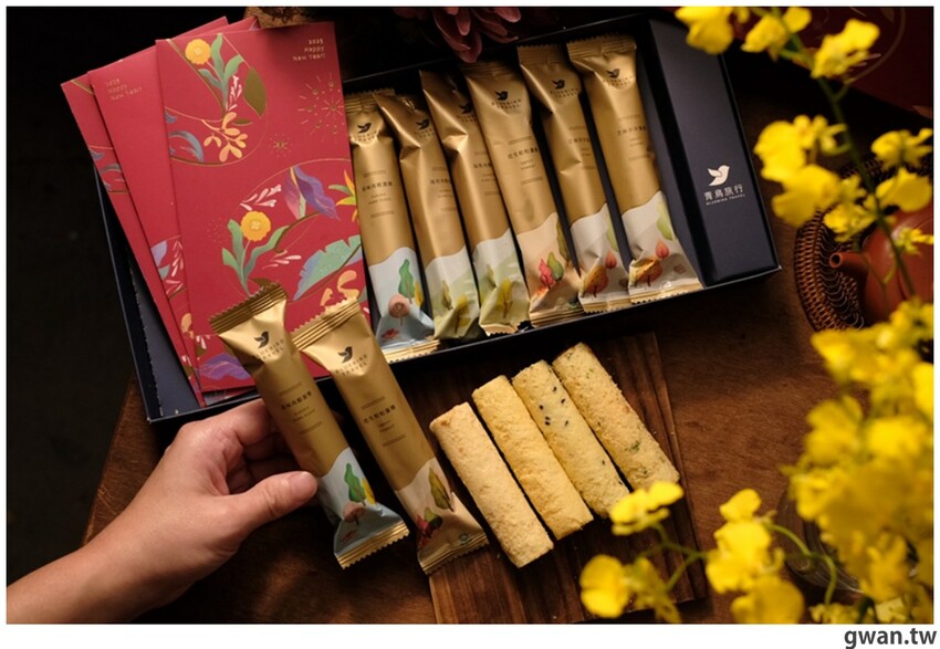 蛋捲內餡超飽滿，禮盒也很有質感，年節最常收到的伴手禮就是它！