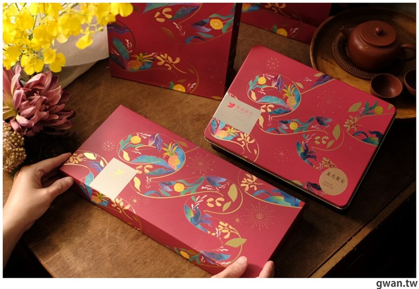 蛋捲內餡超飽滿，禮盒也很有質感，年節最常收到的伴手禮就是它！