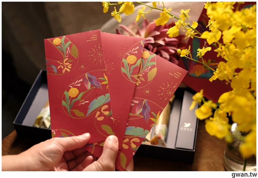 蛋捲內餡超飽滿，禮盒也很有質感，年節最常收到的伴手禮就是它！