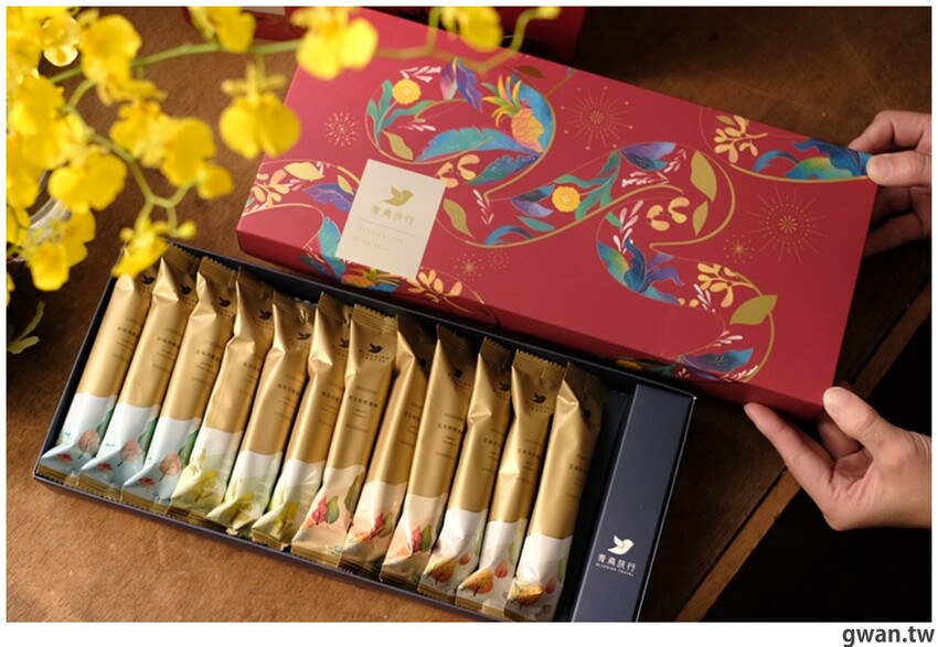 蛋捲內餡超飽滿，禮盒也很有質感，年節最常收到的伴手禮就是它！